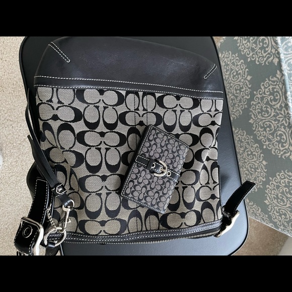 Coach Signature Handbag F0K-9362 plus wallet - Picture 8 of 8